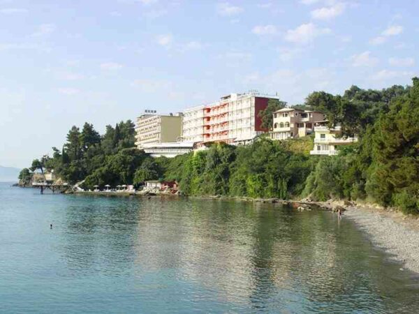 5 дни със закуска за двама през юни в Oasis Hotel Corfu